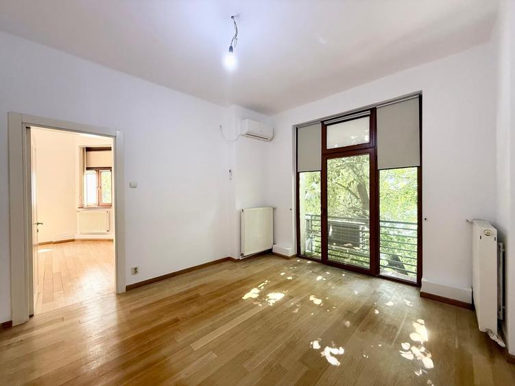 Apartament cu 6 camere semidecomandat în Calea Victoriei