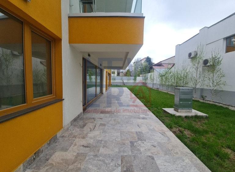 Apartament cu 3 camere decomandat în Domenii