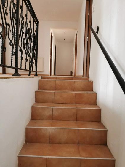 Casă cu 4 camere cu Teren 500 Mp în Central