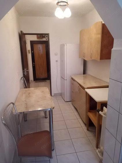 Garsonieră decomandată în Baba Novac