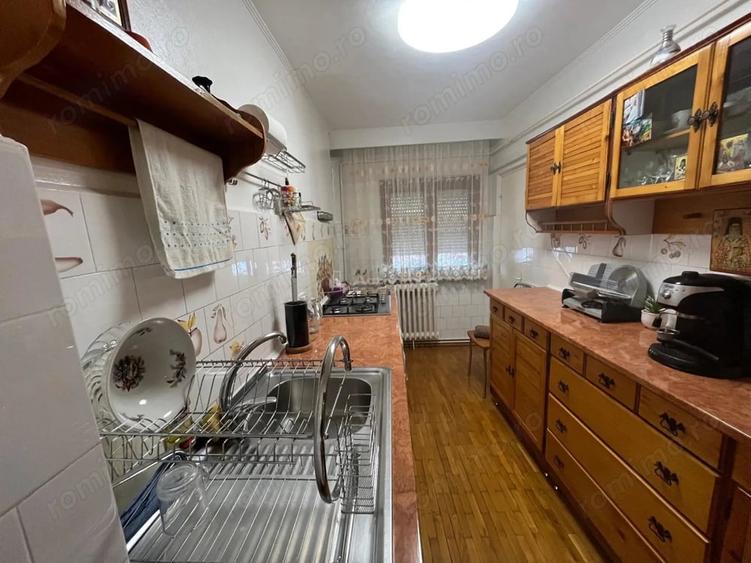 Apartament cu 2 camere decomandat, mobilat în Sud