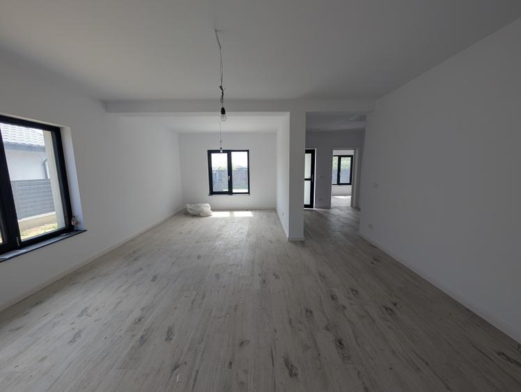 Casă individuală cu 4 camere cu Teren 486 Mp în Nord