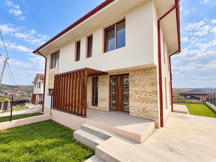 Duplex cu 4 camere cu Canalizare în Chinteni