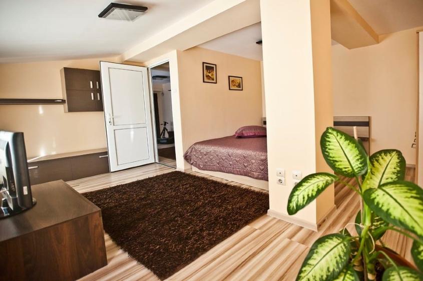 Apartament cu 3 camere decomandat, mobilat în Faleza Nord