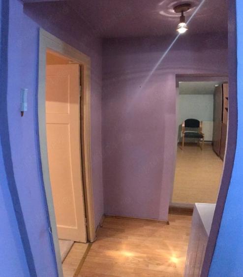 Apartament cu 3 camere semidecomandat în Central