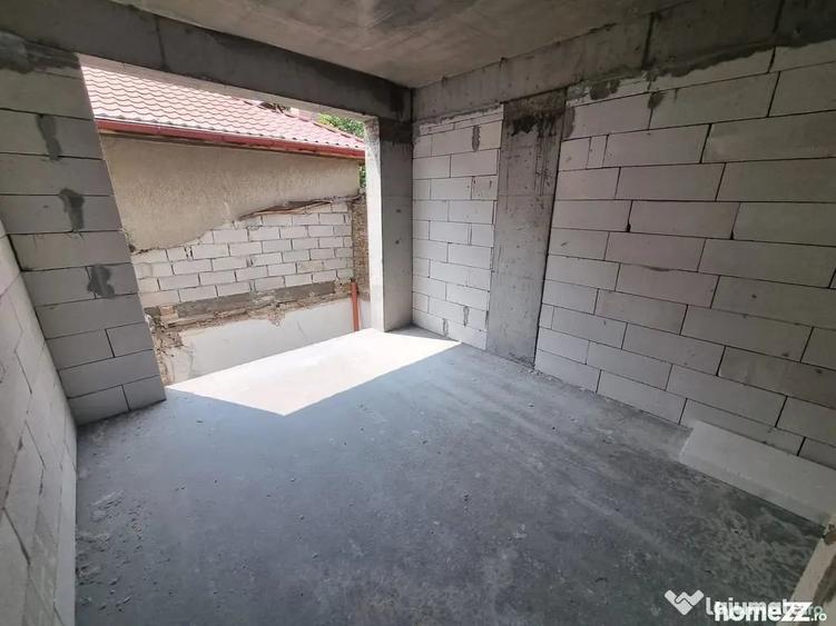 Apartament cu 3 camere decomandat în Faleza Nord