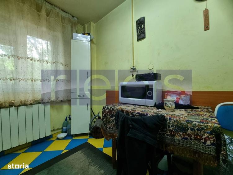 Apartament cu 4 camere semidecomandat în Tineretului