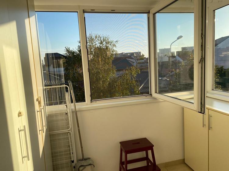 Apartament cu 3 camere semidecomandat, mobilat în Gara de Nord