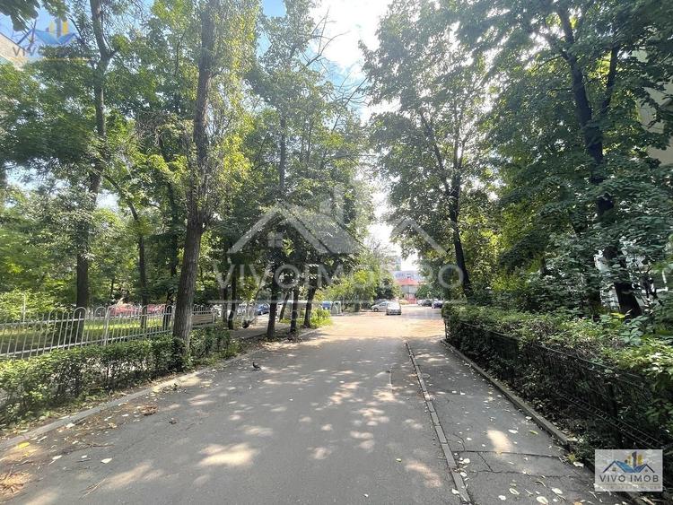 Apartament cu 3 camere semidecomandat în Titan