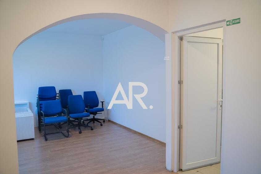 Casă individuală cu 10 camere cu Teren 550 Mp în Zorilor