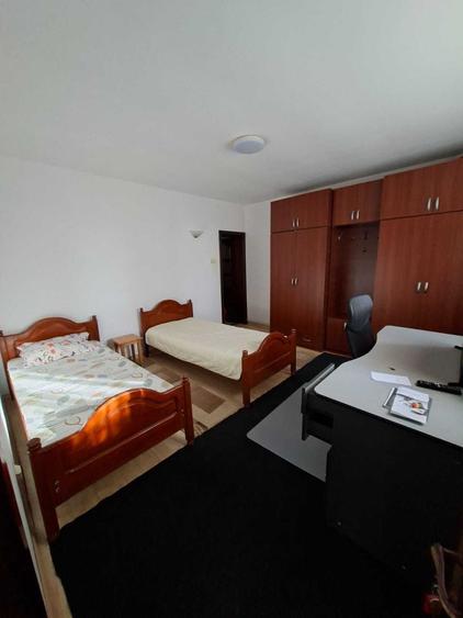 Apartament cu 3 camere decomandat în Exterior Vest