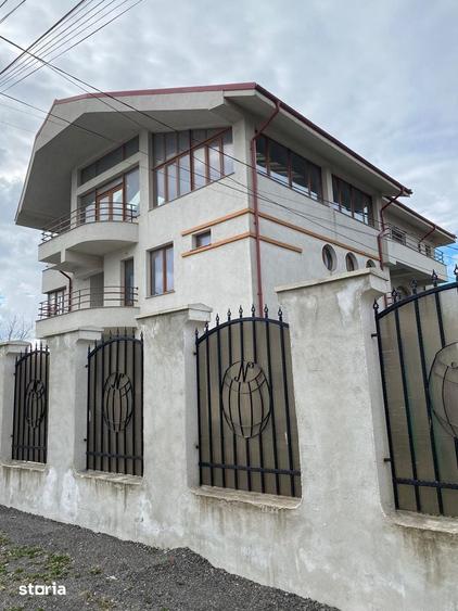 Casă cu Teren 800 Mp în Palazu Mare