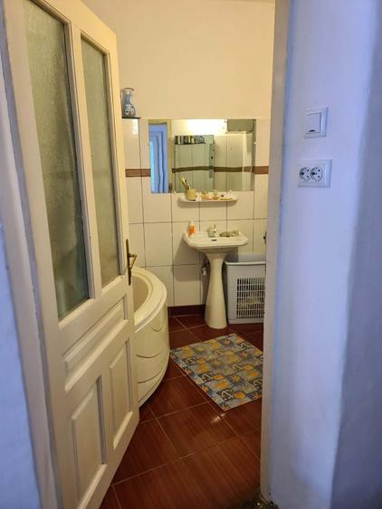 Apartament cu 2 camere decomandat în Schei