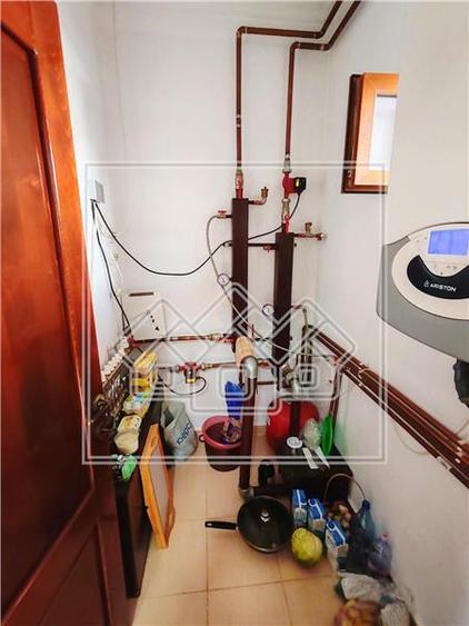 Casă individuală cu 6 camere cu Canalizare în Mohu