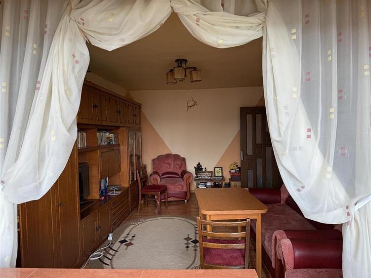 Apartament cu 4 camere decomandat, mobilat în 9 Mai