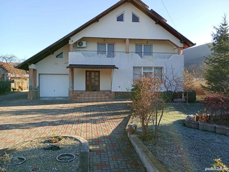 Casă cu Teren 1042 Mp în Central