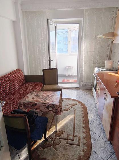 De vânzare apartament 3 camere + boxa zona școlilor - 4