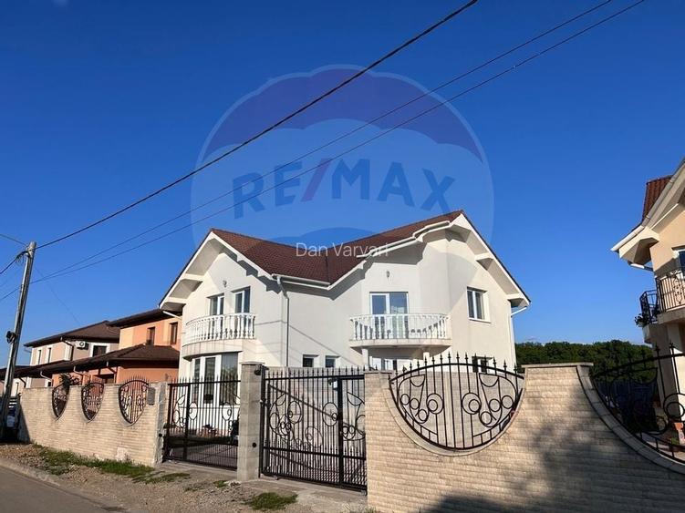 Casă individuală cu 6 camere în Cihei Casă individuală cu 6 camere în Cihei