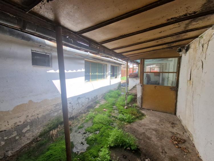 in frumoasa zona RONAT-la vanzare teren cu casa pentru renovare sau demolare - 6