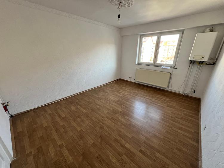 Garsoniera 1 camera,renovata,bucatarie,baie,et.3, zona Lazaret - 2