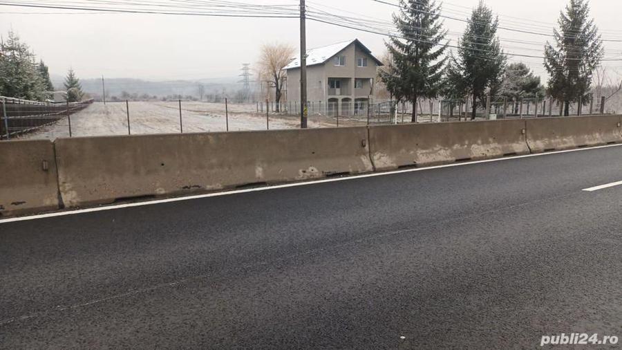 de inchiriat -Teren intravilan (1,27 ha) cu deschidere 52 m la DN73 cu cladire P+2 - 3