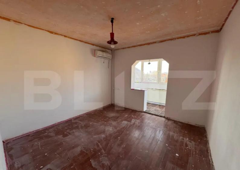 Apartament 3 camere, decomandat - zona Velenta - 1