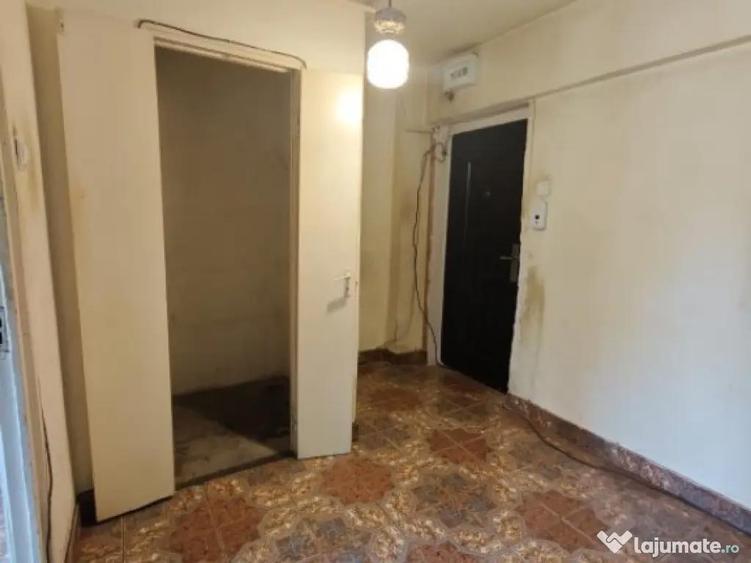 Apartament de vanzare, cu 3 camere spa?ios, etaj 1, zona P - 5