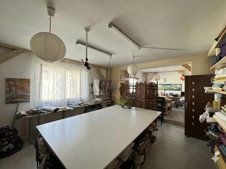 Casa in zona centrala( spatiu comercial casa de locuit) singur in curte - 4