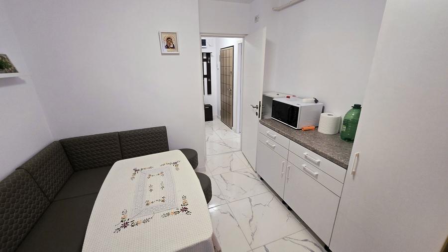 Inchiriez apartament 2 camere et.1 - 3