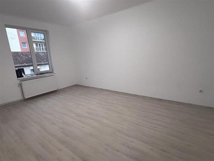 Proprietate pe + 2 camere,regim vila,arie decomandata,renovat,Central,Brasov - 5