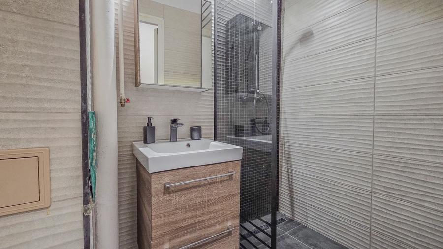 Garsonieră spațioasă de închiriat – Universitate | Str. Academiei - 6