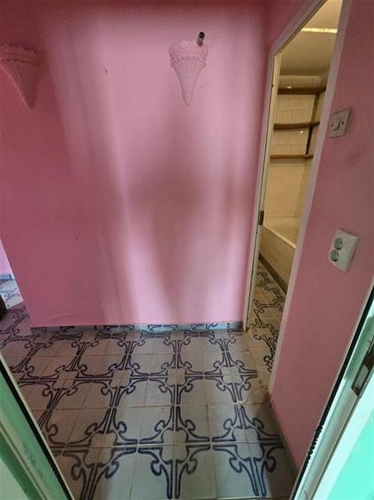 Dacia - la bulevard 2 camere decomandat, etaj intermediar, liber - 2