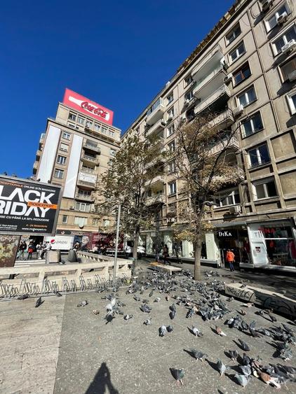 Piata Romana, Coloane, Metrou - 1