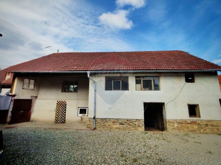 Casa ultracentral in Saliste cu un teren generos de 1757 mp - 2