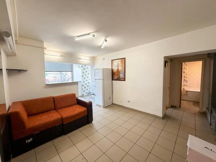 Piața Victoriei | 2 camere | Etaj 1 | Bloc 1980 | Balcon închis - 1