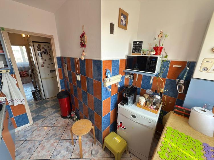 Apartament 4 camere, Ozana, langa scoala nr.116, doua bai, boxa in acte. - 3