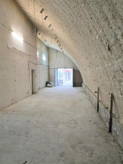 Hala 80 mp, stradal, zona Stefan cel MAre - 1