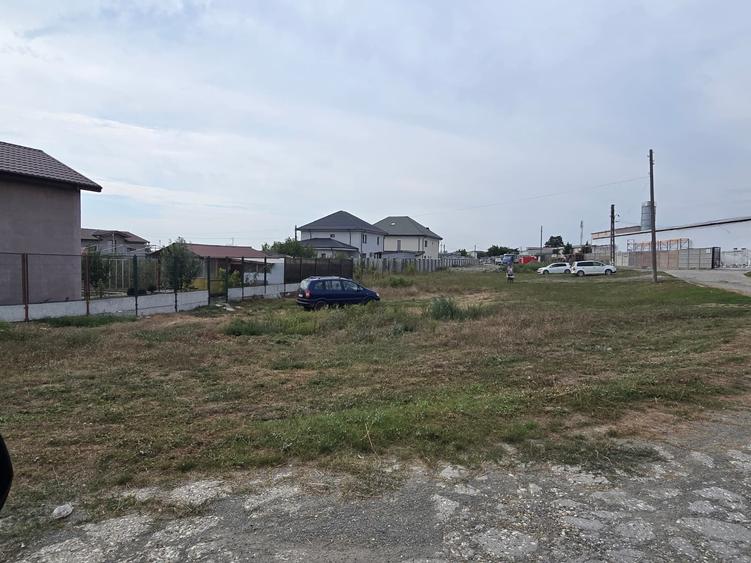 Teren Construcții intravilan de 1000 mp, în Periferie