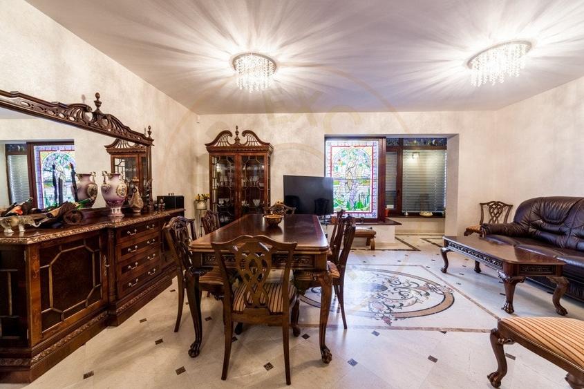 Vila zona Expo Parc - 2 apartamente, curte comuna - 1