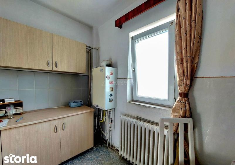 3 camere,decomandat, CENTRU - Str. Victoriei, etaj 3 - 16