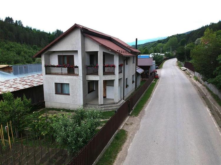 CASA DE VANZARE ZONA MONTANA - 1