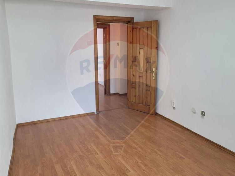 VILĂ MIXTĂ DE VÂNZARE – STRADA 1 DECEMBRIE 1918 - 13