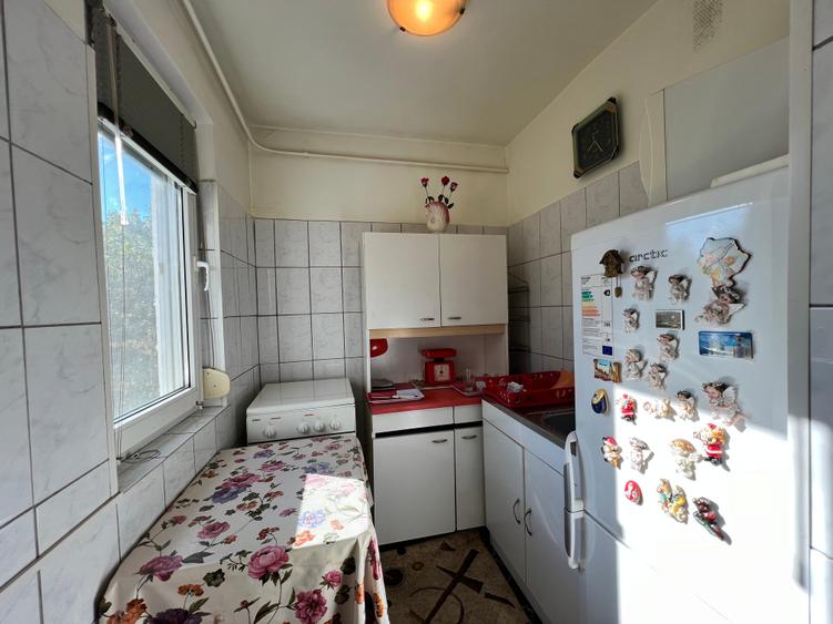 Apartament, in stare buna, zona Dacia, str. Labirint - 5