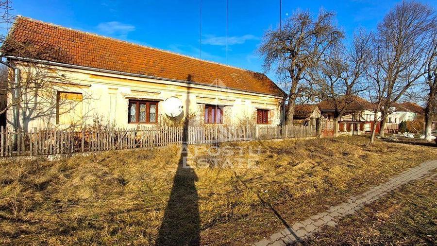 Casa de caramida in Tela si Teren Generos de 4320 mp - 2