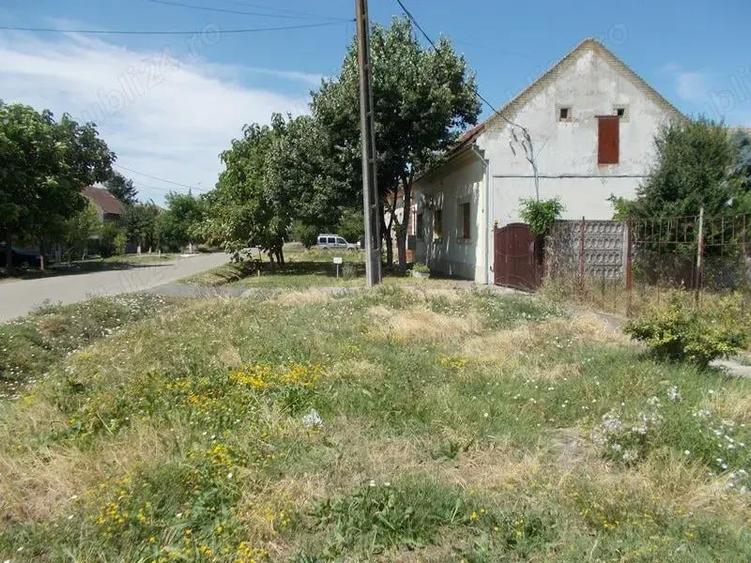 Casa neterminata langa Timisoara, Sacalaz, central, asfalt, utilitati, 1015 mp, FS=15,38mp. Com=0% - 6