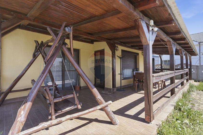 Casă cu 5 camere de inchiriat in Sofronea,Arad - 3