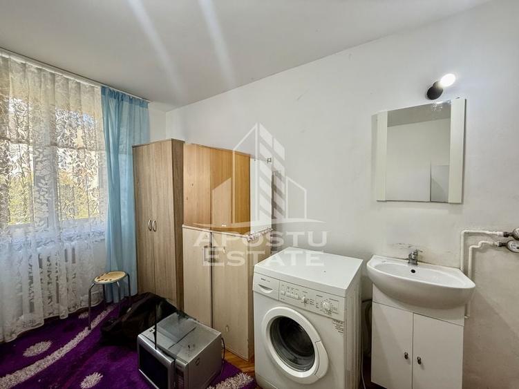Garsoniera cu baie comuna, etaj 2, zona Take Ionescu - 5