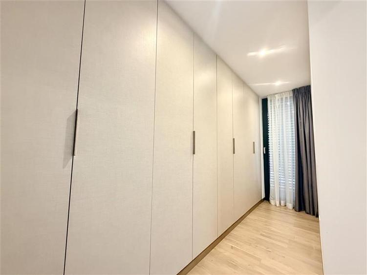 Apartament cu 5 camere decomandat, mobilat în Primăverii