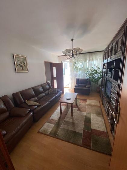 Apartament cu 3 camere decomandat în Colentina