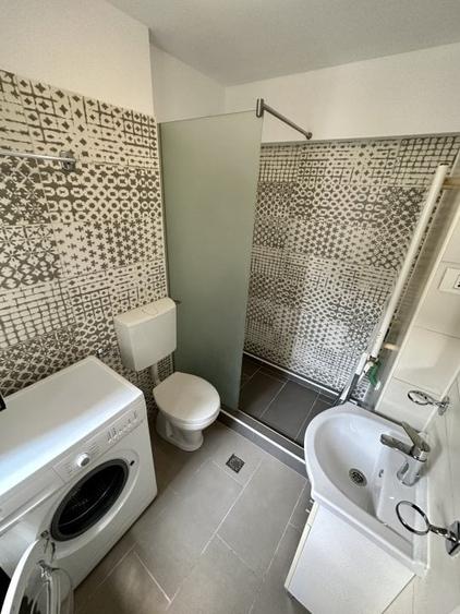 Romana / 3 min metrou / Centrala propie / Studio renovat / - 9